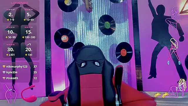 Snapshot of nickyminach_ chatting on 10.31.25 nickyminach online show from 10.31.25