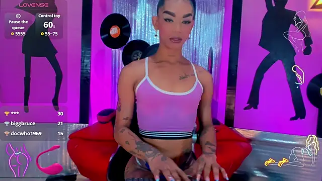 Snapshot of nickyminach_ chatting on 11.01.25 nickyminach online show from 11.01.25