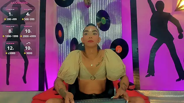 Snapshot of nickyminach_ chatting on 11.13.25 nickyminach online show from 11.13.25