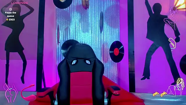 Snapshot of nickyminach_ chatting on 11.19.25 nickyminach online show from 11.19.25