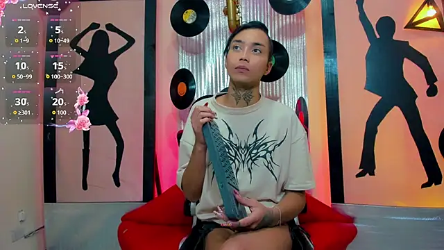 Snapshot of nickyminach_ chatting on 12.19.25 nickyminach online show from 12.19.25