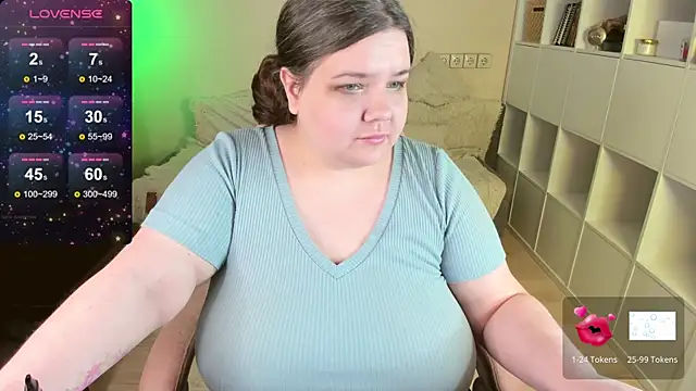 Snapshot of PlumPie chatting on 12.01.24 PlumPie online show from 12.01.24