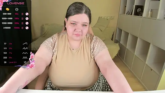 Snapshot of PlumPie chatting on 10.15.25 PlumPie online show from 10.15.25