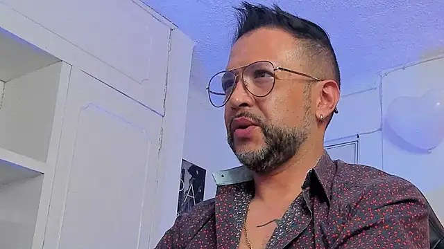 Snapshot of MrFrank_tattoo chatting on 02.14.25 MrFrank tattoo online show from 02.14.25