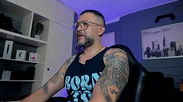Snapshot of MrFrank_tattoo chatting on 10.09.25 MrFrank tattoo online show from 10.09.25