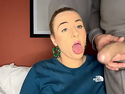 Snapshot of Strongqueen chatting on 12.07.24 Strongqueen online show from 12.07.24