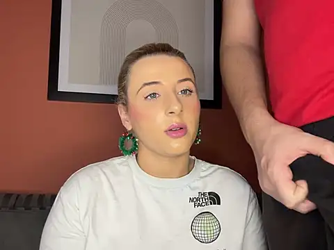 Snapshot of Strongqueen chatting on 12.14.24 Strongqueen online show from 12.14.24