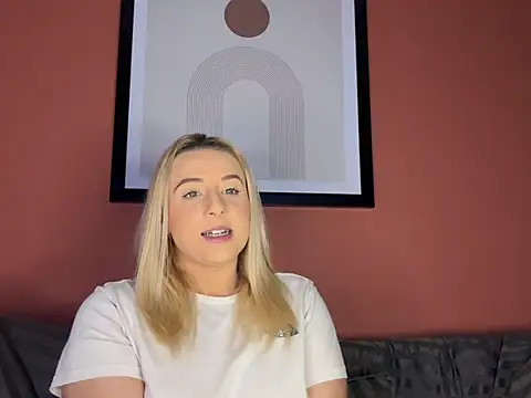 Snapshot of Strongqueen chatting on 12.24.24 Strongqueen online show from 12.24.24