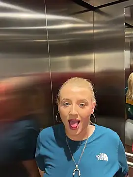 Snapshot of Strongqueen chatting on 01.08.25 Strongqueen online show from 01.08.25