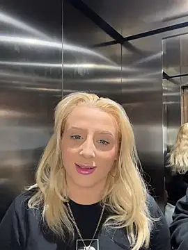 Snapshot of Strongqueen chatting on 01.10.25 Strongqueen online show from 01.10.25