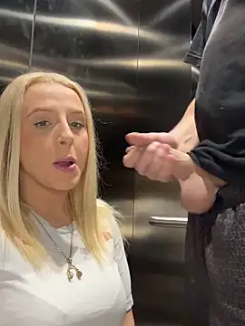 Snapshot of Strongqueen chatting on 01.11.25 Strongqueen online show from 01.11.25