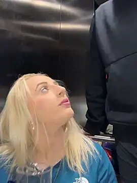 Snapshot of Strongqueen chatting on 01.12.25 Strongqueen online show from 01.12.25