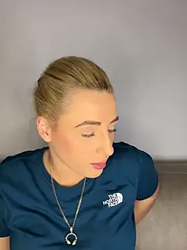 Snapshot of Strongqueen chatting on 01.23.25 Strongqueen online show from 01.23.25