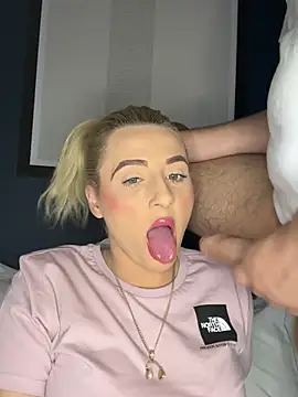 Snapshot of Strongqueen chatting on 01.30.25 Strongqueen online show from 01.30.25