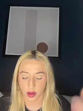 Snapshot of Strongqueen chatting on 02.02.25 Strongqueen online show from 02.02.25