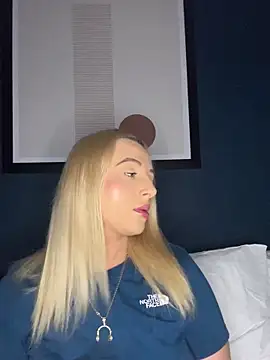 Snapshot of Strongqueen chatting on 02.07.25 Strongqueen online show from 02.07.25