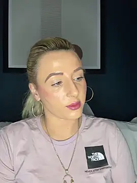 Snapshot of Strongqueen chatting on 02.09.25 Strongqueen online show from 02.09.25