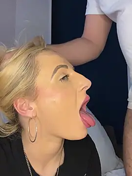 Snapshot of Strongqueen chatting on 02.09.25 Strongqueen online show from 02.09.25