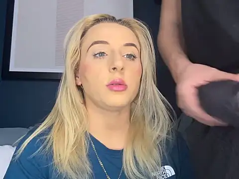 Snapshot of Strongqueen chatting on 02.15.25 Strongqueen online show from 02.15.25