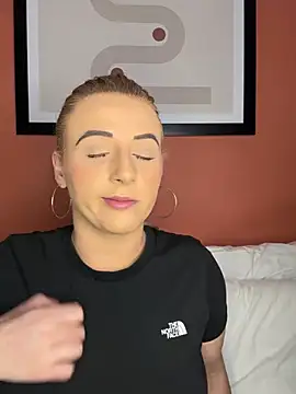 Snapshot of Strongqueen chatting on 02.26.25 Strongqueen online show from 02.26.25