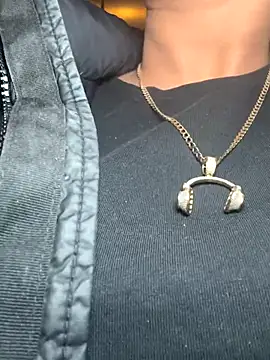 Snapshot of Strongqueen chatting on 09.18.25 Strongqueen online show from 09.18.25