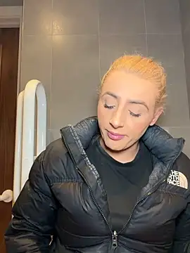 Snapshot of Strongqueen chatting on 10.18.25 Strongqueen online show from 10.18.25