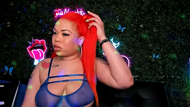 Snapshot of ThickAssRena chatting on 12.04.24 ThickAssRena online show from 12.04.24