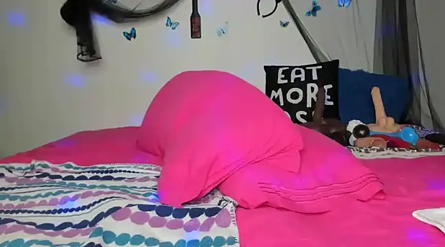 Snapshot of ThickAssRena chatting on 01.16.25 ThickAssRena online show from 01.16.25