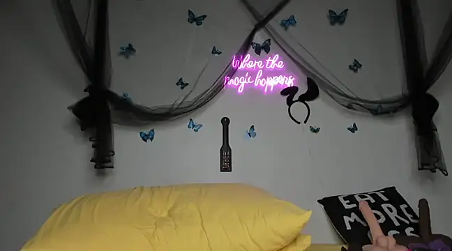 Snapshot of ThickAssRena chatting on 02.01.25 ThickAssRena online show from 02.01.25