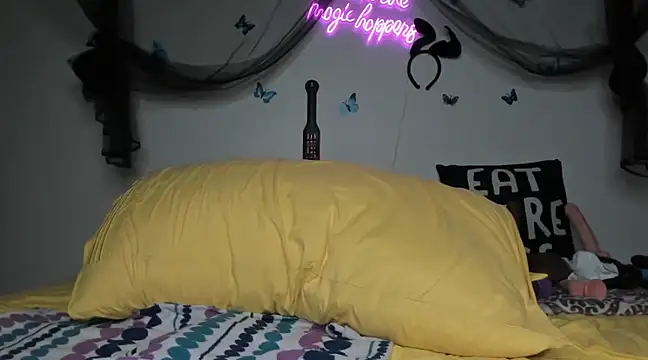 Snapshot of ThickAssRena chatting on 02.05.25 ThickAssRena online show from 02.05.25