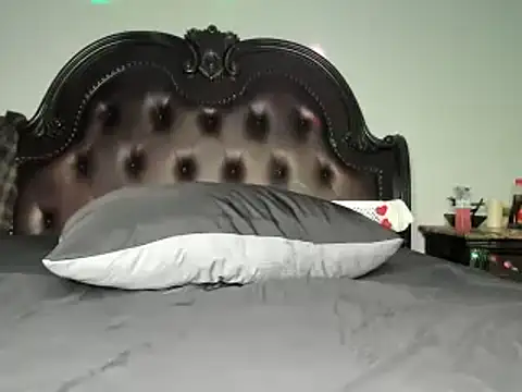 Snapshot of ThickAssRena chatting on 03.09.25 ThickAssRena online show from 03.09.25