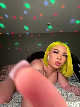 Snapshot of ThickAssRena chatting on 09.14.25 ThickAssRena online show from 09.14.25