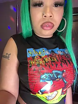 Snapshot of ThickAssRena chatting on 02.01.26 ThickAssRena online show from 02.01.26