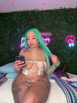 Snapshot of ThickAssRena chatting on 02.13.26 ThickAssRena online show from 02.13.26