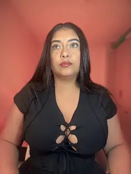 Snapshot of cami_ortiz__ chatting on 10.23.25 cami ortiz online show from 10.23.25