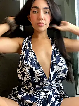 Snapshot of DaphneUwu chatting on 05.19.26 DaphneUwu online show from 05.19.26