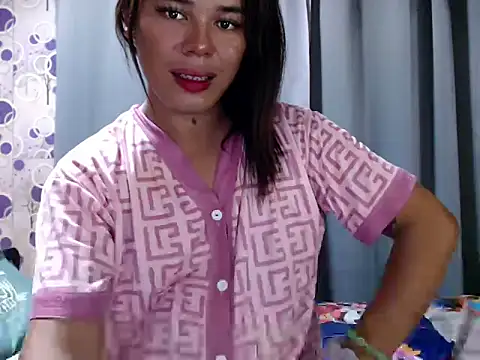 Snapshot of Ts-Glamourosa chatting on 05.17.26 Ts-Glamourosa online show from 05.17.26