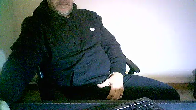 Snapshot of Greek_Passion chatting on 04.10.26 Greek Passion online show from 04.10.26