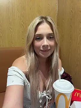 Snapshot of CherryAuroraa chatting on 07.12.26 CherryAuroraa online show from 07.12.26