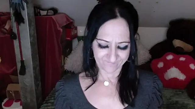 Snapshot of DebraMilf chatting on 01.31.25 DebraMilf online show from 01.31.25