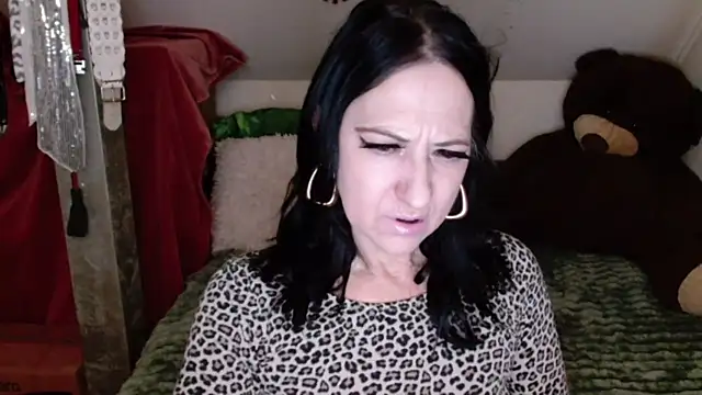 Snapshot of DebraMilf chatting on 03.01.25 DebraMilf online show from 03.01.25