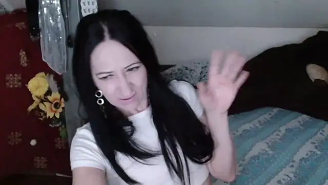 Snapshot of DebraMilf chatting on 04.24.26 DebraMilf online show from 04.24.26
