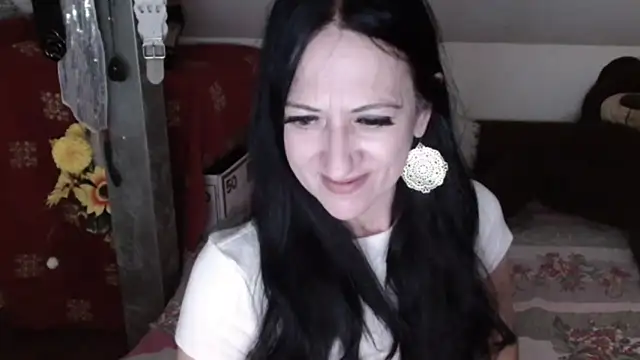 Snapshot of DebraMilf chatting on 05.09.26 DebraMilf online show from 05.09.26