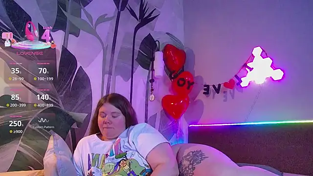 Snapshot of RubyValen chatting on 02.17.26 RubyValen online show from 02.17.26