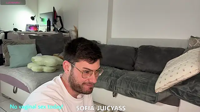 Snapshot of Sofia_JuicyAss chatting on 01.08.25 Sofia JuicyAss online show from 01.08.25