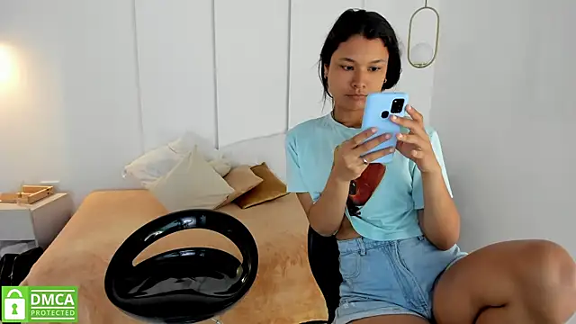 Snapshot of sexychanell_18 chatting on 03.06.25 sexychanell 18 online show from 03.06.25
