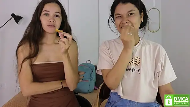 Snapshot of sexychanell_18 chatting on 10.21.25 sexychanell 18 online show from 10.21.25