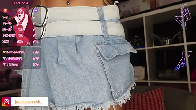 Snapshot of caroline_cossei chatting on 01.04.25 caroline cossei online show from 01.04.25