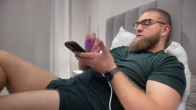 Bear bear  online show from 10.10.25