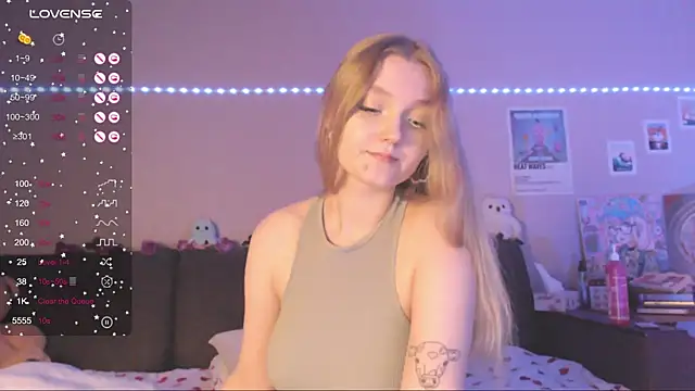 Snapshot of MiaMiaMeow chatting on 02.16.25 MiaMiaMeow online show from 02.16.25